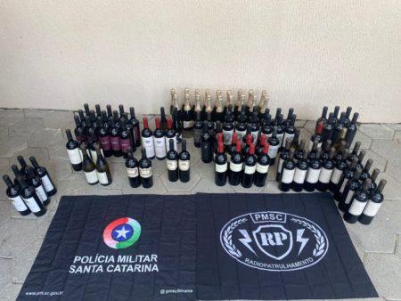 Homem de 60 anos é detido com mais de 100 garrafas de vinho importadas ilegalmente em Ibirama