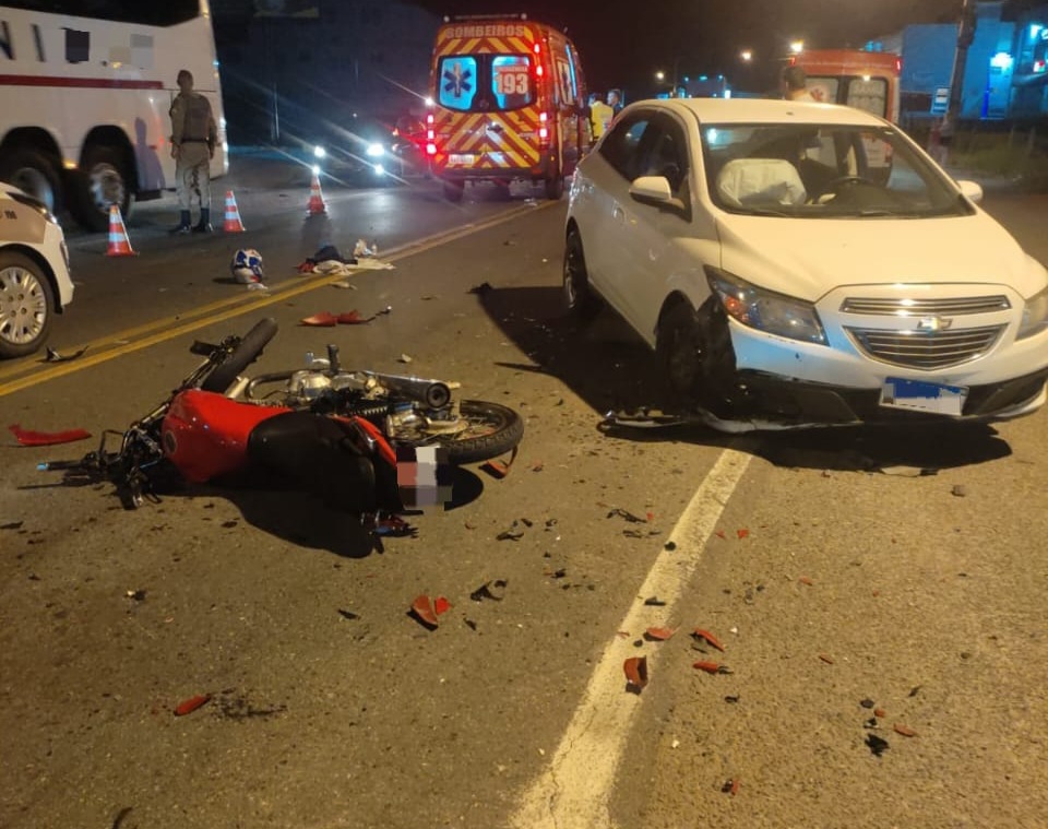 Motociclista de 19 anos morre após grave colisão durante a noite em Blumenau 