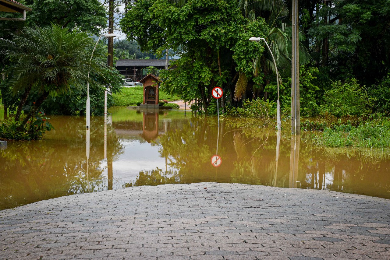 Chuvas intensas geram inundações e alerta em Ascurra