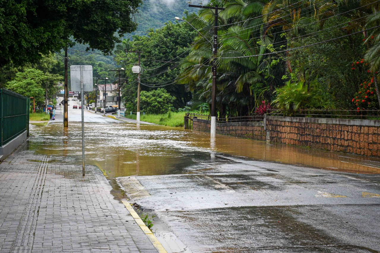 Chuvas intensas geram inundações e alerta em Ascurra