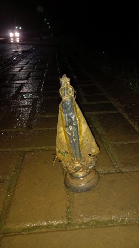 Imagem de Nossa Senhora de Aparecida é encontrada intacta após enchente em Rodeio