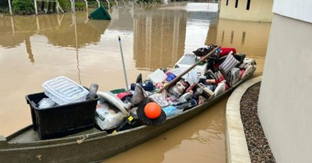 3 homens são presos após furtarem mercadorias durante enchente em Rio do Sul
