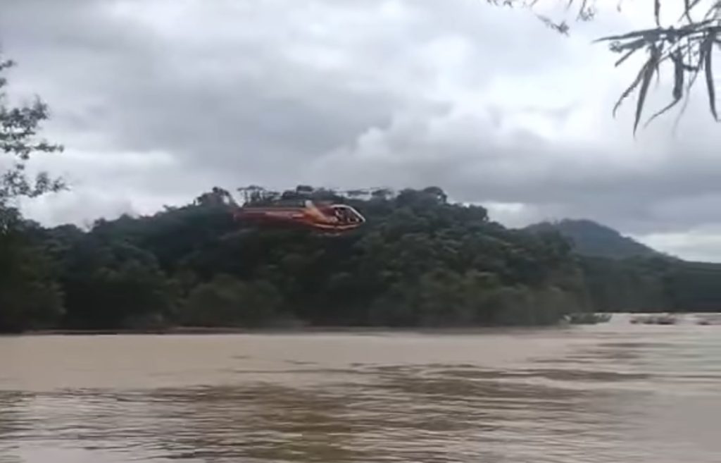 Pai e filho desaparecem após embarcação virar no rio Itajaí-Açu em Indaial 