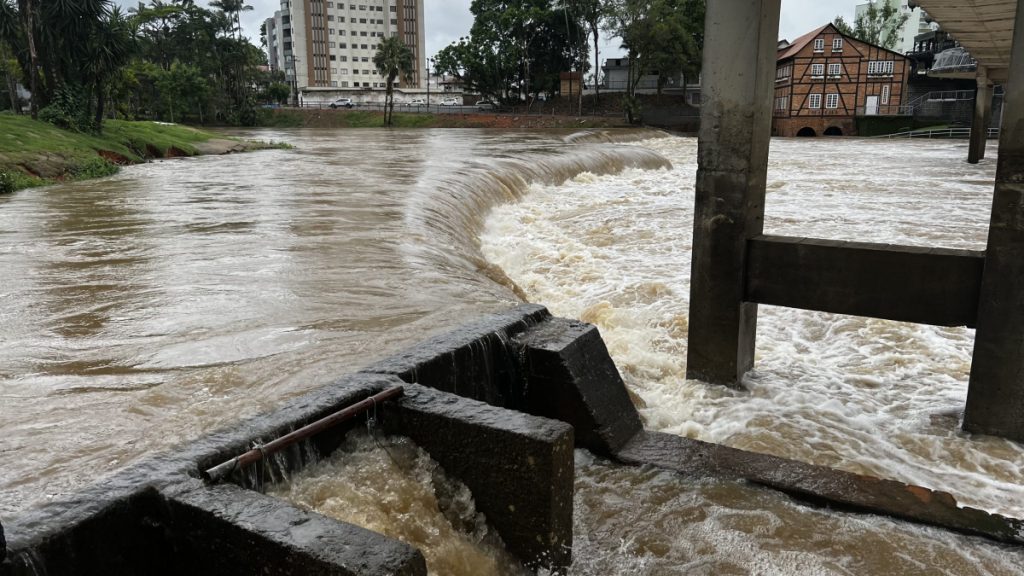 Defesa Civil de Timbó emite alerta para cota de enchente de até 7 metros