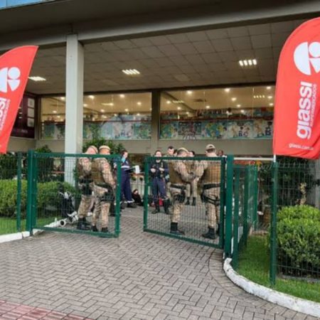 Homem morto em frente a Supermercado de Blumenau tinha passagens na polícia