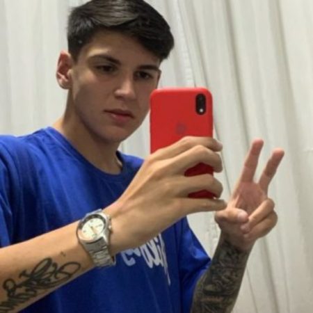 Motociclista de 19 anos morre após grave colisão durante a noite em Blumenau 