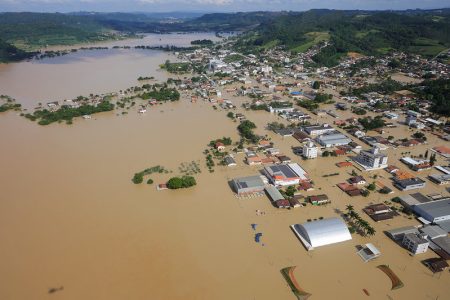 Havan doa 400 edredons para cidades atingidas pelas enchentes no sul do Brasil
