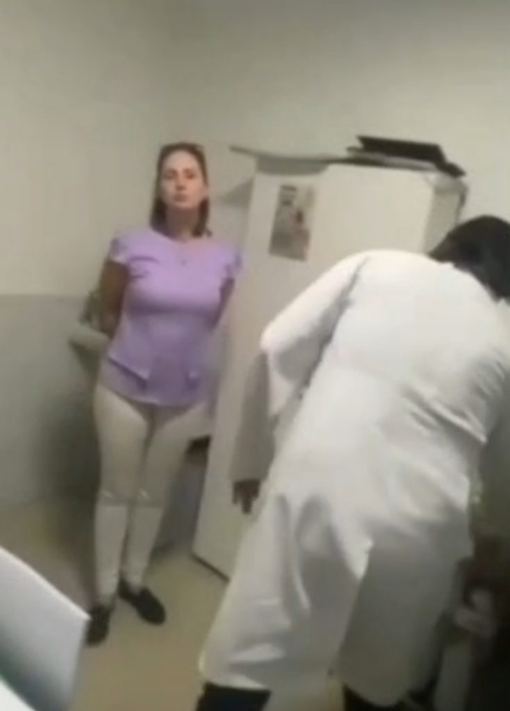 Jovem é agredida por esposa de ginecologista durante consulta por suposto ciúmes