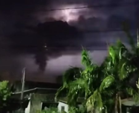 Tornado que atingiu cidade no interior de SC é filmado por morador