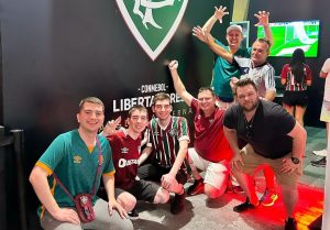 Família de Timbó realiza sonho de assistir ao Fluminense no Maracanã e viraliza