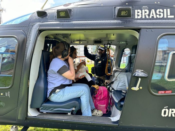 Helicóptero da PRF realiza resgates e ações humanitárias no Alto Vale do Itajaí