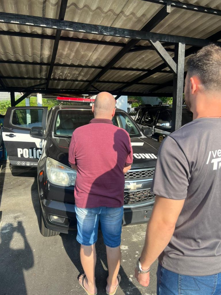 Polícia Civil prende homem de 43 anos foragido por tráfico de drogas em Blumenau
