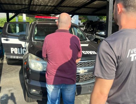 Polícia Civil prende homem de 43 anos foragido por tráfico de drogas em Blumenau