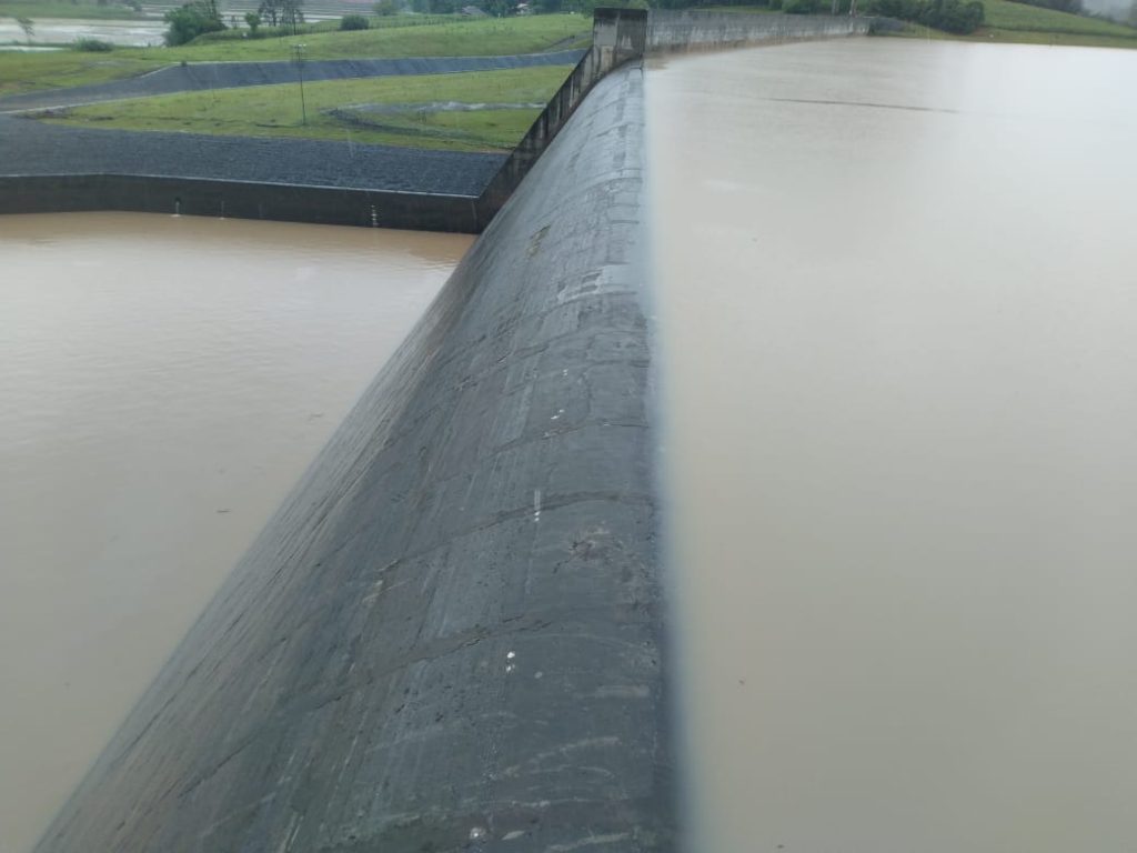Barragem Oeste ultrapassa 100% da capacidade e é fechada para evitar inundação em SC
