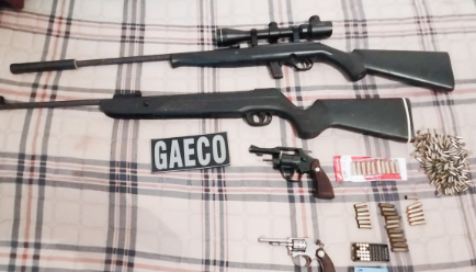 Operação Alça de Mira IV: GAECO cumpre 90 mandados contra comércio ilegal de armas em SC e PR