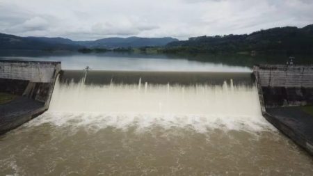 Duas barragens catarinenses ultrapassam 100% capacidade e entram em vertimento