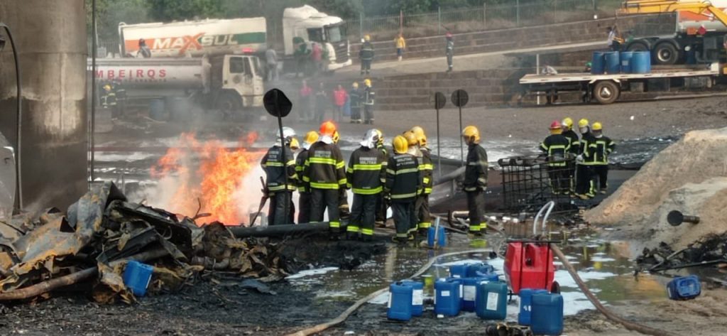 Incêndio em Chapecó: Bombeiros compartilham imagens dos destroços após mais de 50h de fogo