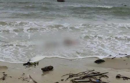Corpo de homem não identificado é encontrado no mar em BombinhasCorpo de homem não identificado é encontrado no mar em Bombinhas