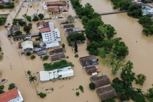 Governo de SC irá destinar R0 milhões para municípios afetados por enchentes