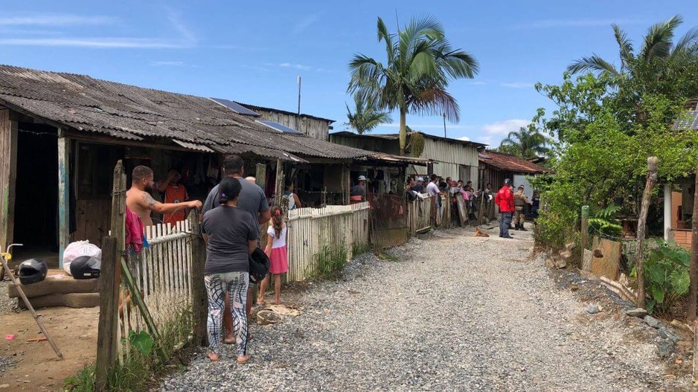 Tragédia em residência de Joinville: mulher e dois filhos morrem em incêndio