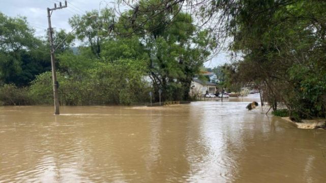 Após intensas chuvas, Rio do Sul enfrenta a 7° enchente de 2023 