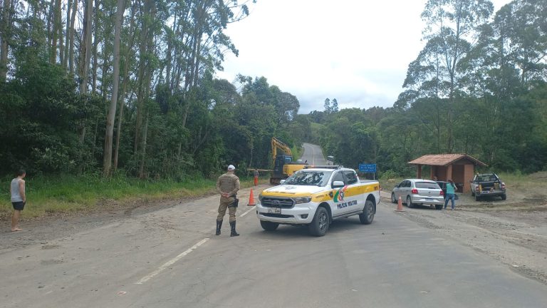 Trânsito da ponte de Rio dos Bugres em Ituporanga é completamente interrompido