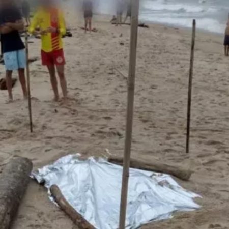 Corpo dilacerado em estado avançado de decomposição é encontrado em praia de SC