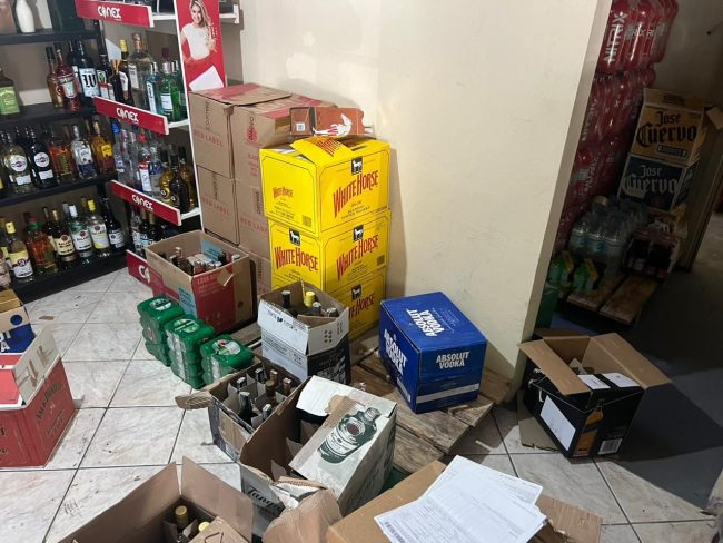PM é preso em Blumenau por contrabando, descaminho e falsificação de bebidas alcoólicas