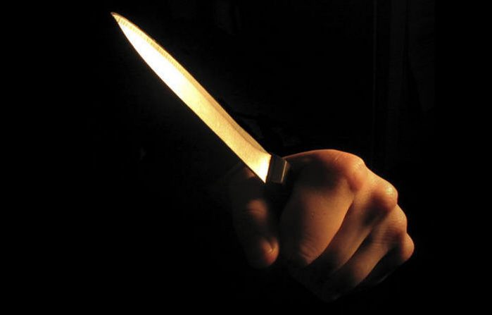 PM encontra homem de 22 anos com faca cravada no peito após discussão com vizinho em Blumenau