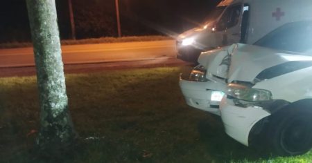 Acidente fatal na BR-470: carro colide contra árvore e homem de 53 anos morre