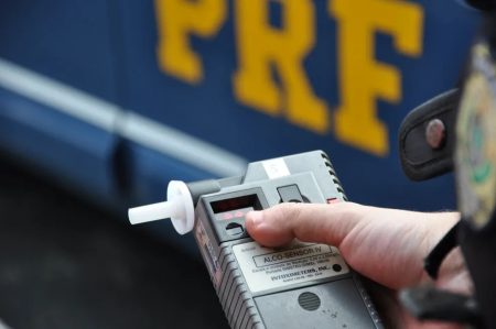 Motociclista de 33 anos com sinais de embriaguez recusa bafômetro e é preso em Pomerode
