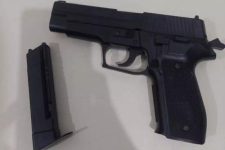 Usando arma de brinquedo para ‘impor medo e respeito’, jovem de 16 anos é detido em SC