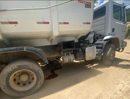 Forte colisão entre moto e caminhão deixa uma vítima fatal em Tijucas