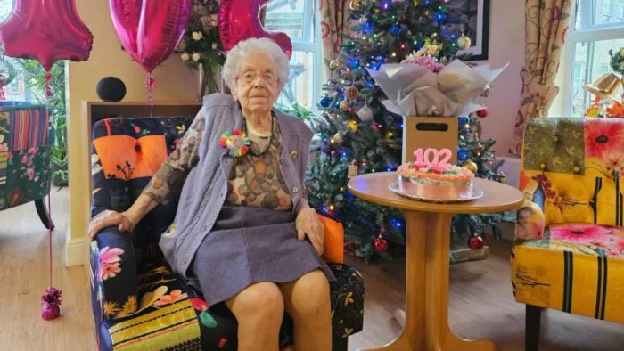 Idosa pede ida à igreja e show de stripper para aniversário de 102 anos