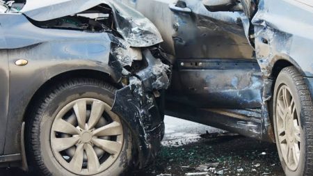 Colisão entre três veículos deixa 11 pessoas feridas em Blumenau 