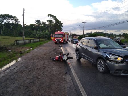 Acidente entre 3 veículos deixa motociclista ferido em Timbó