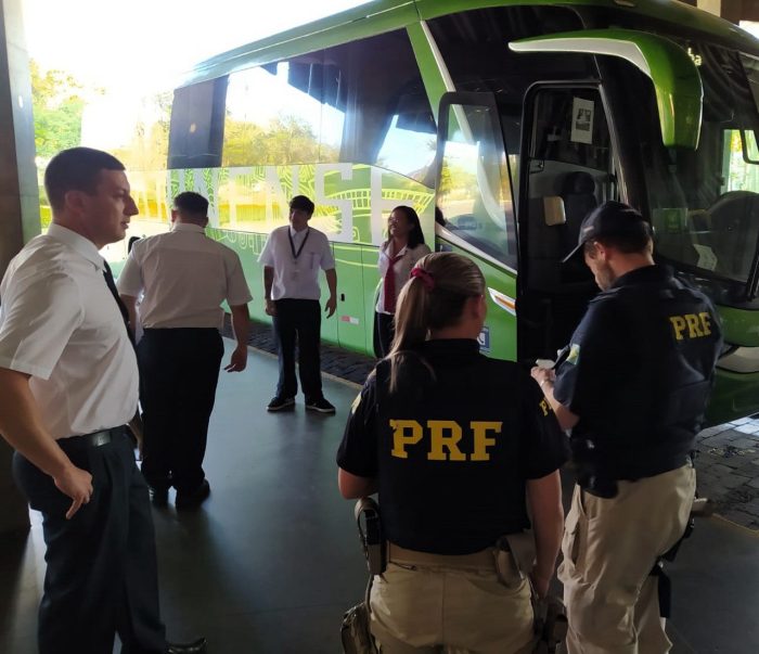 Operação Rodovida 2023/24: PRF orienta passageiros em SC sobre segurança nos ônibus
