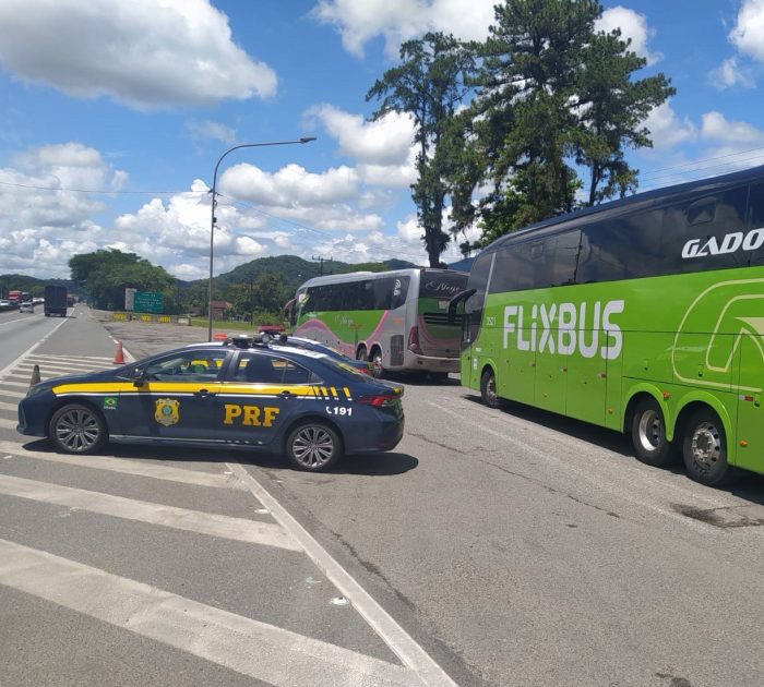 Operação Rodovida 2023/24: PRF orienta passageiros em SC sobre segurança nos ônibus