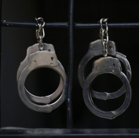 Homem em liberdade provisória é preso novamente por tráfico de drogas após fugir da PM em Timbó 