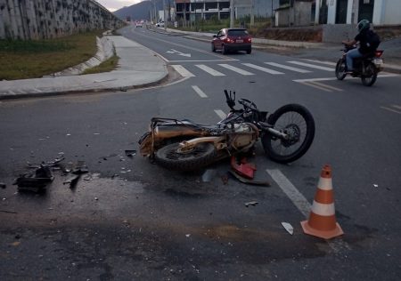 Bombeiros atendem motociclista após acidente na BR-470 em Indaial
