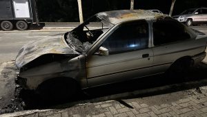 Incêndio em veículo mobiliza o Corpo de Bombeiros durante a noite de quarta em Timbó 