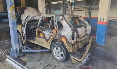 Incêndio em veículo causa danos em oficina de Rio do Sul 