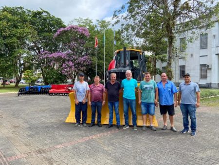 Prefeitura de Timbó fortalece agricultura local com aquisição de novos implementos agrícolas para patrulha mecanizada