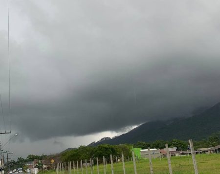 Defesa Civil de SC emite alerta meteorológico para chuvas persistentes e acumulados de mais de 100mm