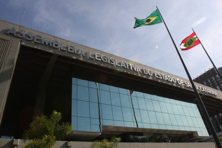 Assembleia Legislativa de Santa Catarina abre concurso público com 29 vagas