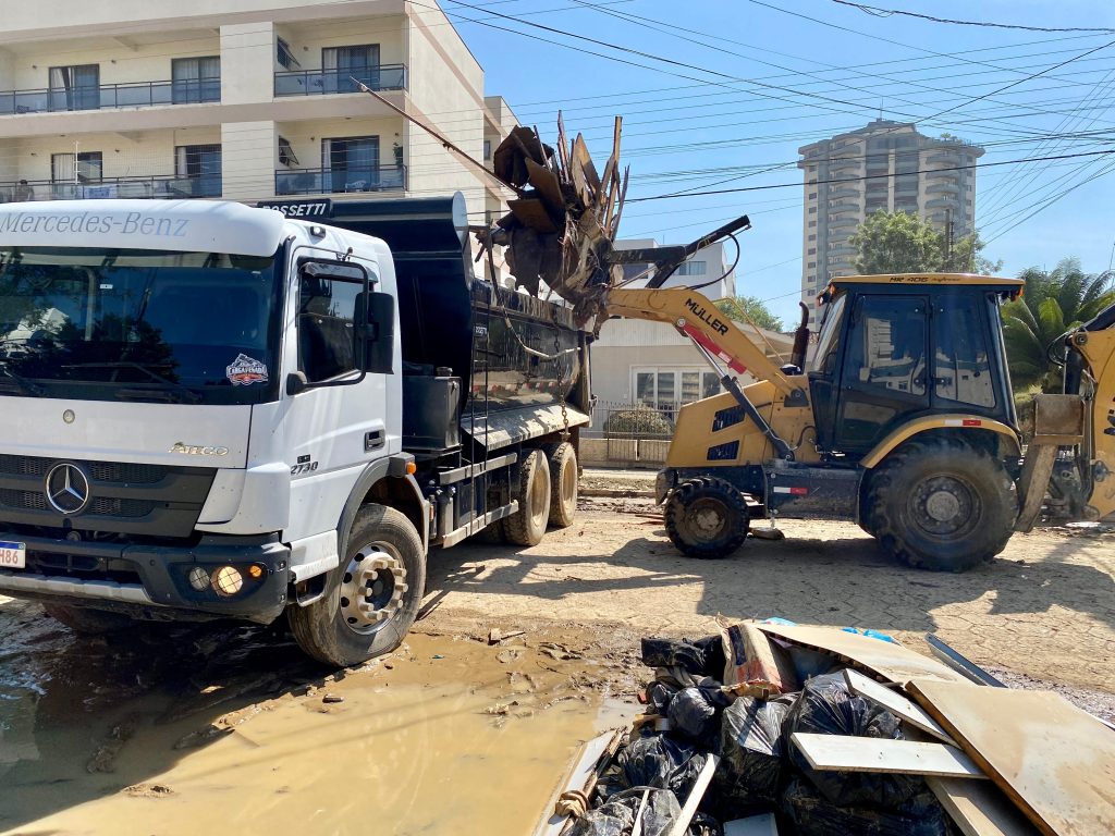 Recolhimento de entulhos pós-enchente em Rio do Sul ultrapassa 12 mil toneladas