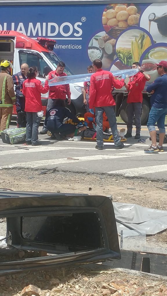 Acidente na BR-470 em Apiúna: colisão frontal deixa 2 vítimas presas nas ferragens