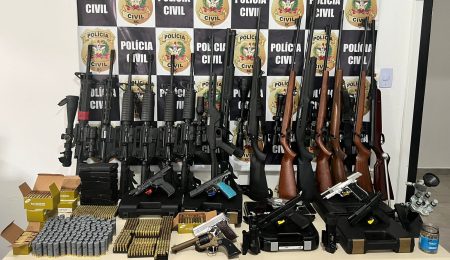 Líderes do tráfico de drogas são presos e 25 armas são apreendidas em Blumenau 