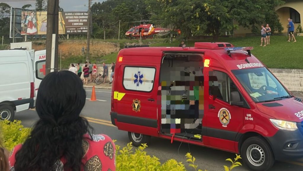 Grave acidente na BR-470 em Apiúna envolvendo van e carreta deixa 3 vítimas