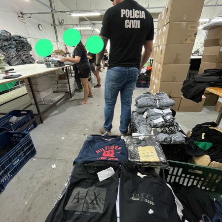 Operação policial desmantela esquema de falsificação em Blumenau